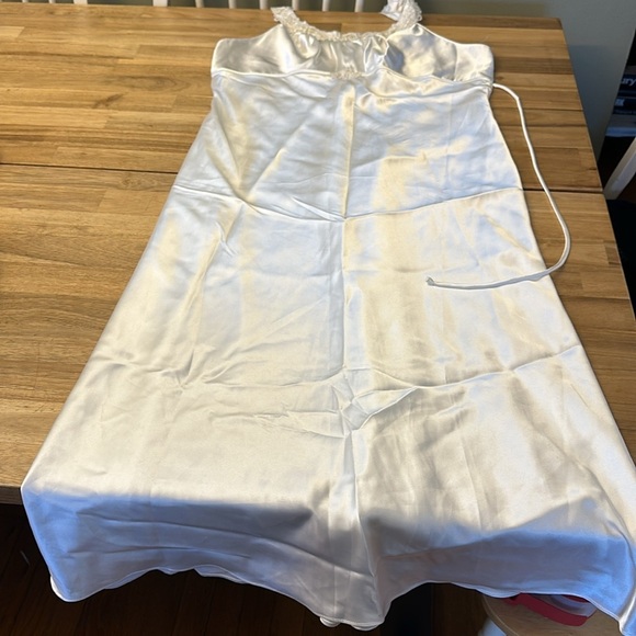 LINEA DONATELLA ⭐️ satin gown and robe set - Picture 6 of 10